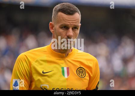 Foto Alberto Gandolfo/LaPresse 22 Maggio 2022 Milano (Italia)  Sport Calcio  Inter vs  Sampdoria - Serie A 2021/2022 - Stadio San Siro  Nella Foto: Samir Handanovic (FC Internazionale)  Photo Alberto Gandolfo/LaPresse 22 May, 2022 Milan (Italy) Sport Soccer  Inter vs Sampdoria - Serie A 2021/2022  - Stadio San Siro In the pic: Samir Handanovic (FC Internazionale)(Photo: La Presse / PRESSINPHOTO) Stock Photo