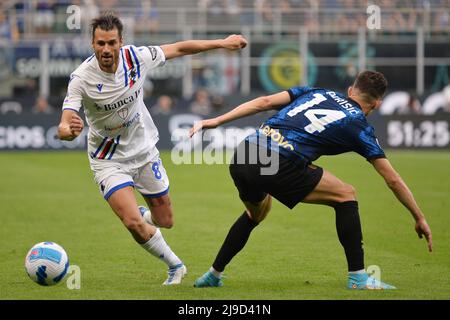 Foto Alberto Gandolfo/LaPresse 22 Maggio 2022 Milano (Italia)  Sport Calcio  Inter vs  Sampdoria - Serie A 2021/2022 - Stadio San Siro  Nella Foto: Antonio Candreva (UC Sampdoria), Ivan Perisc (FC Internazionale)  Photo Alberto Gandolfo/LaPresse 22 May, 2022 Milan (Italy) Sport Soccer  Inter vs Sampdoria - Serie A 2021/2022  - Stadio San Siro In the pic: Antonio Candreva (UC Sampdoria), Ivan Perisc (FC Internazionale)(Photo: La Presse / PRESSINPHOTO) Stock Photo