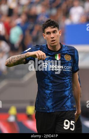 Foto Alberto Gandolfo/LaPresse 22 Maggio 2022 Milano (Italia)  Sport Calcio  Inter vs  Sampdoria - Serie A 2021/2022 - Stadio San Siro  Nella Foto: Alessandro Bastoni (FC Internazionale)  Photo Alberto Gandolfo/LaPresse 22 May, 2022 Milan (Italy) Sport Soccer  Inter vs Sampdoria - Serie A 2021/2022  - Stadio San Siro In the pic: Alessandro Bastoni (FC Internazionale)(Photo: La Presse / PRESSINPHOTO) Stock Photo