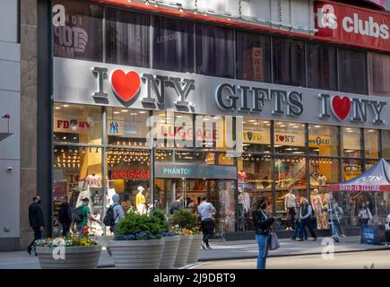 New York Souvenir Gift Shop in the Times Square area caters to tourists, New York City, USA  2022 Stock Photo