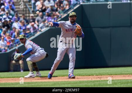 Washington, United States Of America. 03rd Sep, 2019. New York Mets  shortstop Luis Guillorme (13) and third baseman Todd Frazier (21) converse  in the dugout prior to the game against the Washington