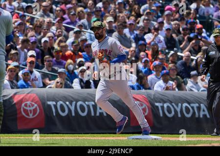 Washington, United States Of America. 03rd Sep, 2019. New York Mets  shortstop Luis Guillorme (13) and third baseman Todd Frazier (21) converse  in the dugout prior to the game against the Washington