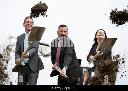 23 May 2022, Saxony, Mittelherwigsdorf: Frank Süsser (l-r), Head of Department for Federal Highways North-East, Martin Dulig (SPD), Saxony's Minister of Economic Affairs, and Saskia Tietje, President of the State Office for Road Construction and Transport, stand at a symbolic ground-breaking ceremony at the construction site for the new federal highway 178n between Niederoderwitz and Zittau. The approximately six-kilometer-long section represents an important gap closure of the connecting axis between Highway 4 and the federal border in the border triangle of Germany, Poland and the Czech Repu Stock Photo