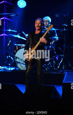 Hollywood, Florida, USA. 22nd May, 2022. Sting performs live on stage at Hard Rock Event Center at the Seminole Hard Rock Hotel & Casino on May 22, 2022 in Hollywood, Florida. Credit: Mpi10/Media Punch/Alamy Live News Stock Photo