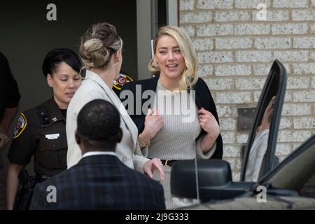 Fairfax, VA. 17th May, 2022. Actor Amber Heard departs from the anti-defamation trial brought by Johnny Depp at Fairfax County Courthouse in Fairfax, VA, on May 17, 2022. Credit: Chris Kleponis/CNP (RESTRICTION: NO New York or New Jersey Newspapers or newspapers within a 75 mile radius of New York City) Credit: dpa/Alamy Live News Stock Photo