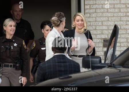 Fairfax, VA. 17th May, 2022. Actor Amber Heard departs from the anti-defamation trial brought by Johnny Depp at Fairfax County Courthouse in Fairfax, VA, on May 17, 2022. Credit: Chris Kleponis/CNP (RESTRICTION: NO New York or New Jersey Newspapers or newspapers within a 75 mile radius of New York City) Credit: dpa/Alamy Live News Stock Photo