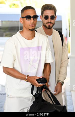 Marbella, Spain. 23rd May, 2022. Soccer: National team, training camp before the start of the Nations League. National team player Thilo Kehrer (l) and goalkeeper Kevin Trapp arrive at the team hotel. The German national soccer team will gather for a short training camp in Spain during Monday. The national coach wants to prepare his 26-man squad in Marbella by Friday for the four Nations League matches coming up at the end of the season. Credit: Federico Gambarini/dpa/Alamy Live News Stock Photo