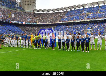 Milano, Italy. 22nd May, 2022. The players of the two teams line up before the Serie A match between Inter and Sampdoria at Giuseppe Meazza in Milano. (Photo Credit: Gonzales Photo/Alamy Live News Stock Photo