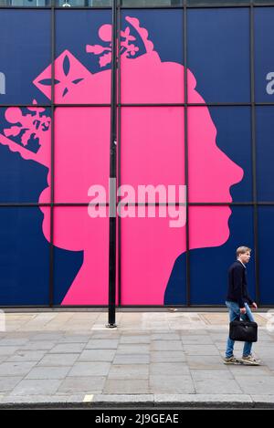 The Strand, London, UK. 23rd May 2022. Shop windows with a  Queen's Platinum Jubilee theme. Coutts bank, the Strand. Credit: Matthew Chattle/Alamy Live News Stock Photo