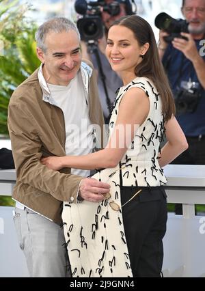 May 21st, 2022. Cannes, France. Alicia Vikander attending the Irma Vep  photocall , part of the 75th Cannes Film Festival, Palais de Festival,  Cannes. Credit: Doug Peters/EMPICS/Alamy Live News Stock Photo 