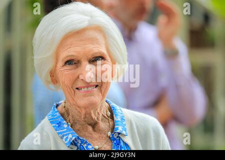 Chelsea, London, UK. 23rd May, 2022. Dame Mary Berry, food writer, tv presenter and baker, close up of face, smiling at camera. Chelsea Flower Show Press day. Credit: Imageplotter/Alamy Live News Stock Photo