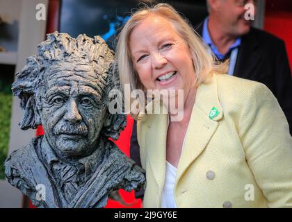 Chelsea, London, UK. 23rd May, 2022. Businesswoman and Dragon's Den star Deborah Meaden poses with a bust of Einstein at the show. Chelsea Flower Show Press day previews the show which returns to the Royal Hospital Chelsea and this year runs from May 24-28. Credit: Imageplotter/Alamy Live News Stock Photo