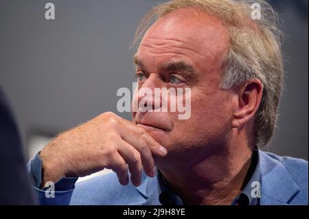 Hamburg, Germany. 18th May, 2022. Entrepreneur Georg Kofler on stage. The OMR digital festival in Hamburg focuses on a combination of trade fair, workshops and party. Credit: Jonas Walzberg/dpa/Alamy Live News Stock Photo