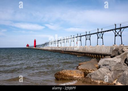 Landscape of the Grand Haven Lighthouse, pier, and catwalk, Lake Michigan, Michigan, USA Stock Photo