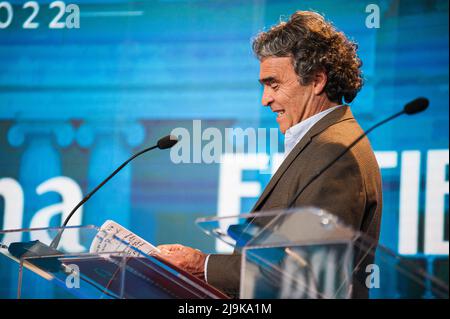 Candidate Sergio Fajardo for the political alliance 'Coalicion Centro Esperanza' reacts during the last televised Presidential debate ahead of Colombi Stock Photo