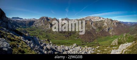 Panoramic view of the mountains of the Somiedo Natural Park in Asturias, Spain, with a spectacular view from the top in the middle of spring, snow on Stock Photo