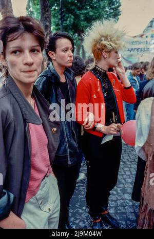 Paris, France, LGBT Fierté, Gay Pride March, Group Lesbians, Punk on Street, 1980s France, gay protest vintage, punk hair, paris archive photos Stock Photo