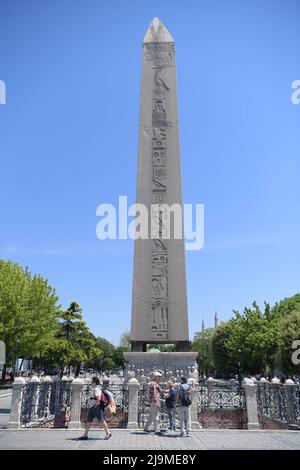 Istanbul, Turkey. 24th May, 2022. Tourists visit Sultanahmet Square in Istanbul, Turkey, May 24, 2022. The foreign arrivals in Turkey surged by 225.6 percent year-on-year to 2.57 million in April, the official figures showed on Monday, as the country is trying to recover from the impact of COVID-19. Credit: Shadati/Xinhua/Alamy Live News Stock Photo