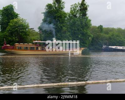 Thames Steamers Limited operates the steam launch 'Alaska', which was built in 1883 and is the oldest working passenger steamer on the Thames. The boa Stock Photo