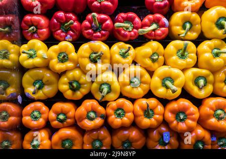 A display of peppers in the produce department of a supermarket in New York on Tuesday, May 10, 2022.  (© Richard B. Levine) Stock Photo