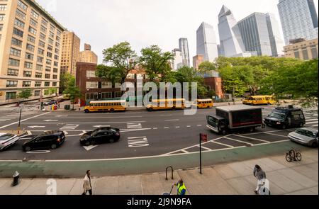 School buses park in front of PS33 in Chelsea in New York on Friday, May 20, 2022. The CDC now recommends that children between the ages of 5 and 11 years-old get a third dose of the Pfizer-BioNTech COVID-19 vaccine. (© Richard B. Levine) Stock Photo