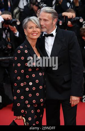 Cannes, France. 24th May, 2022. May 24th, 2022. Cannes, France. Mads Mikkelsen attending The Innocent Premiere, part of the 75th Cannes Film Festival, Palais de Festival, Cannes. Credit: Doug Peters/Alamy Live News