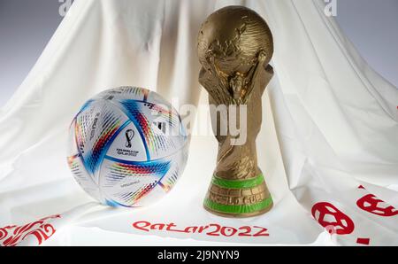 firo : 05/24/2022 Fuvuball, FIFA World Cup 2022 World Cup, World Championship Mascot A flying white robe with the name La'eeb is the official mascot for the Fuvuball World Cup this year in Qatar Doha The Arabic word La'eeb means something like very talented player. with WM Trophv§e Replica and Adidas 2022 World Cup Ball becomes 'Al Rihla' Stock Photo