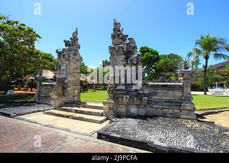 Traditional Balinese style entrance from the Kuta Beach path to the Discovery Kartika Plaza Hotel pool area in Kuta, Bali, Indonesia. Stock Photo