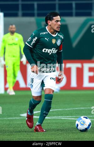 SP - Sao Paulo - 04/03/2022 - PAULISTA 2022 FINAL, PALMEIRAS X SAO PAULO -  Ze Rafael, a Palmeiras player, disputes a bid with Leo and Igor Gomes, Sao  Paulo players during