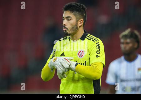 Porto Alegre, Brazil. 24th May, 2022. RS - Porto Alegre - 05/24/2022 - COPA SOUTH AMERICANA 2022, INTERNATIONAL X 9 DE OCTUBRE-EQU - Daniel goalkeeper of Internacional during a match against 9 De Octubre at the Beira-Rio stadium for the Copa Sudamericana 2022 championship. Photo : Pedro H. Tesch/AGIF/Sipa USA Credit: Sipa USA/Alamy Live News Stock Photo