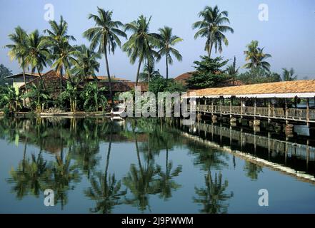 Gangarama Seema Malakaya, Buddhist retreat located on an island in Beira Lake, Colombo, Sri Lanka Stock Photo