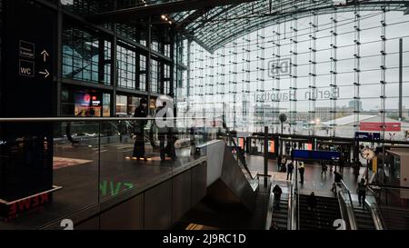 Berlin, Germany. 15th Apr, 2022. People walk on the different levels of the main station. Credit: Stefan Jaitner/dpa/Alamy Live News Stock Photo