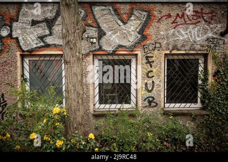 Berlin, Germany. 15th Apr, 2022. The windows of a former workshop building in the Lichtenberg district are barred. Credit: Stefan Jaitner/dpa/Alamy Live News Stock Photo