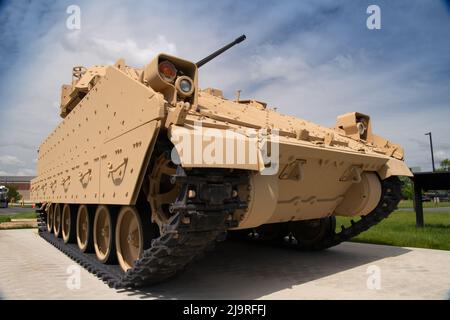 220523-A-FV109-0245  CARLISLE, Pa.  Employees from Letterkenny Army Depot and staff members from U.S. Army Heritage and Education Center work to unload a Bradley Fighting Vehicle May 23. The Bradley Fighting Vehicle and an M109 Howitzer were repainted and restored at Letterkenny Army Depot in Chambersburg for public display at the Heritage Trail in Carlisle.  (U.S. Army photo by Dorie E. Heyer, LEAD Public Affairs) Stock Photo