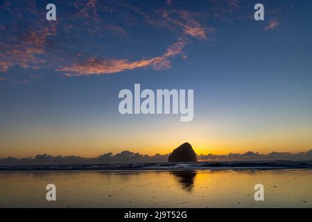 Haystack Rock at sunset, Cape Kiwanda in Pacific City, Oregon, USA Stock Photo
