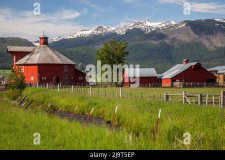 USA, Oregon, Joseph. Triple Creek barn and stream.