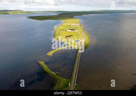 Aerial view of the Ness of Brodgar archaeological site located between  Loch Stenness (left) and Loch Harray, West Mainland, Orkney Islands, Scotland. Stock Photo