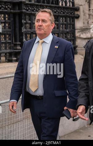London, UK. 25th May, 2022. Liam Fox, Conservative MP for North Somerset arrives at Parliament as the Sue Gray report into  party gatherings and covid-19 lockdown breaches at Downing Street is finally published and delivered to MPS . Prime Minister will later face questions and deliver a statement at PMQs at the house of Commons. . Credit. Credit: amer ghazzal/Alamy Live News Stock Photo