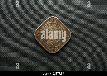 2 Anna Indian coin dated 1918 India, Back view, Copper-Nickel Stock Photo