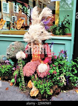 London, UK. 25th May, 2022. Chelsea In Bloom brings crowds to Kings Road, Chelsea. Credit: Brian Minkoff/Alamy Live News Stock Photo