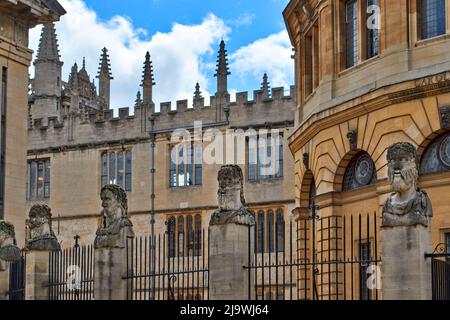 OXFORD ENGLAND BROAD STREET OUTSIDE THE SHELDONIAN FIVE CARVED BUSTS OF THE HERMS OR EMPERORS Stock Photo