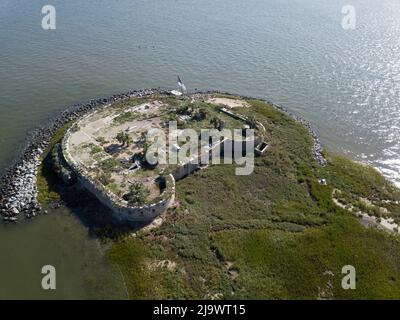 The ruins of Pinckney Castle, a civil war era fort in Charleston, Harbor, South Carolina Stock Photo