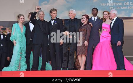 (Left-right) Olivia DeJonge, Jerry Schilling, Tom Hanks, Austin Butler, director Baz Luhrmann, Priscilla Presley, Alton Mason, Natasha Bassett, and producer Patrick McCormick attend the Elvis premiere during during the 75th Cannes Film Festival in Cannes, France. Picture date: Wednesday May 25, 2022. Stock Photo