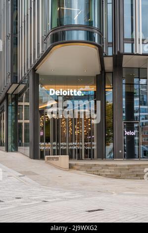 Main entrance to Deloitte LLP offices in New Street Square, City of London, England, UK Stock Photo