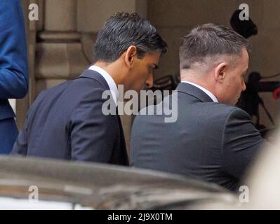 London, UK. 25th May, 2022. Chancellor RISHI SUNAK arrives at Parliament in Westminster. Second Permanent Secretary in the Cabinet Office Sue Gray has published her report into illegal lockdown parties in Downing Street. Photo credit: Ben Cawthra/Sipa USA **NO UK SALES** Credit: Sipa USA/Alamy Live News Stock Photo