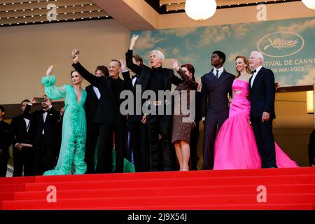 Cannes, France. 25th May, 2022. CANNES - MAY 25: Steve Binder, Tom Hanks, Austin Butler, Director Baz Luhrmann, Priscilla Presley, Alton Mason, Natasha Bassett and Producer Patrick McCormick arrives to the premiere of ' ELVIS ' during the 75th Edition of Cannes Film Festival on May 25, 2022 at Palais des Festivals in Cannes, France. (Photo by Lyvans Boolaky/ÙPtertainment/Sipa USA) Credit: Sipa USA/Alamy Live News Stock Photo