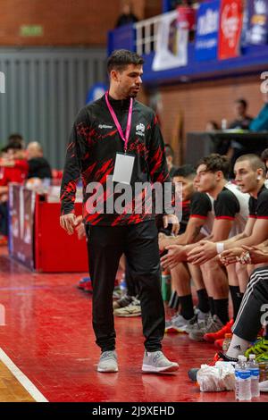 Villa Ballester, Argentina. May 25, 2022. Municipal de Maipu (ARG) coach at Estadio SAG Villa Ballester in Villa Ballester, Buenos Aires, Argentina. Credit: Fabian Lujan/ASN Media/Alamy Live News Stock Photo