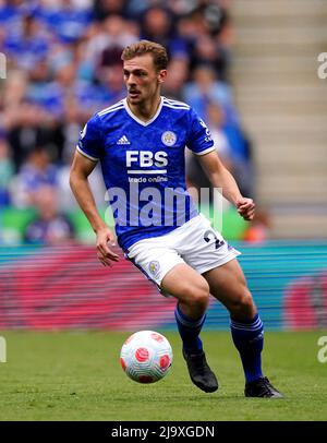 レスター22 DEWSBURY-HALL Kiernan Dewsbury-Hall #22 of Leicester City applauds the fans as