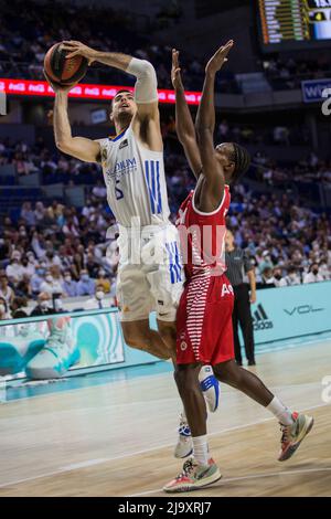 Madrid, Madrid, Spain. 25th May, 2022. Alberto Abalde (L) during Real Madrid victory over Baxi Manresa (93 - 76) in Liga Endesa Playoff 2022 round 1 game 1 celebrated in Madrid (Spain) at Wizink Center. May 25th 2022 (Credit Image: © Juan Carlos GarcÃ-A Mate/Pacific Press via ZUMA Press Wire) Stock Photo