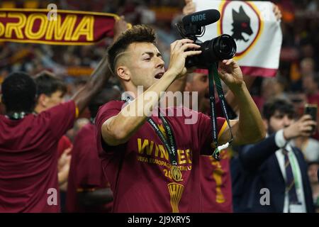 DStv - FUTEBOL IMBATÍVEL! Roma e Feyenoord fazem a grande final da  Conference League, no Air Albania Stadium, um campo neutro, na Albânia.  Para a Roma, vale a importância de ter o